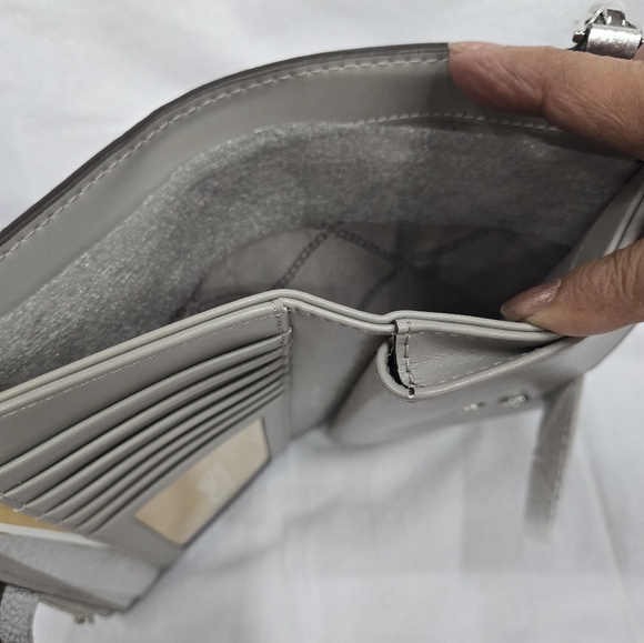 NEW Michael Kors Wallet Wristlet silver color - Picture 6 of 11